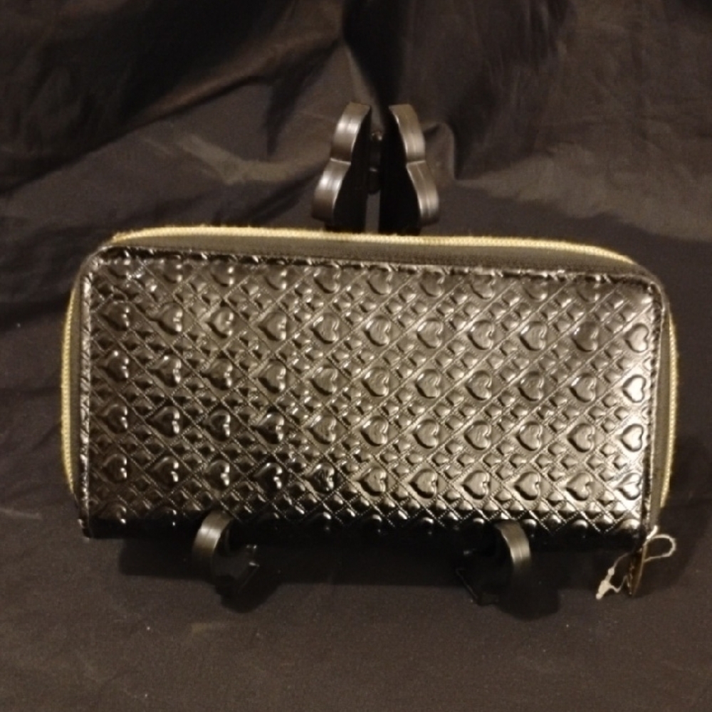 Nwot Black Heart Quilted Wallet